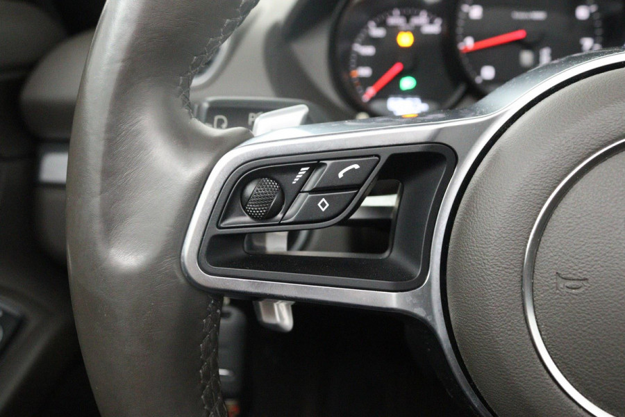 Porsche 718 Boxster 2.0 AANBIEDING!!!(Perfect OnderH, Sport Chrono, Sport Uitlaat, StoelV, Parkeersensoren, Navi, Cruise Con, Etc) Porsche 718 Boxster 2.0 AANBIEDING!!!(Perfect OnderH, Sport Chrono, Sport Uitlaat, StoelV, Parkeersensoren, Navi, Cruise Con, Etc)