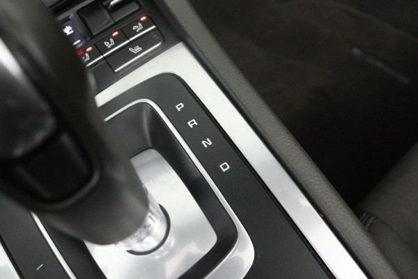 Porsche 718 Boxster 2.0 AANBIEDING!!!(Perfect OnderH, Sport Chrono, Sport Uitlaat, StoelV, Parkeersensoren, Navi, Cruise Con, Etc) Porsche 718 Boxster 2.0 AANBIEDING!!!(Perfect OnderH, Sport Chrono, Sport Uitlaat, StoelV, Parkeersensoren, Navi, Cruise Con, Etc)