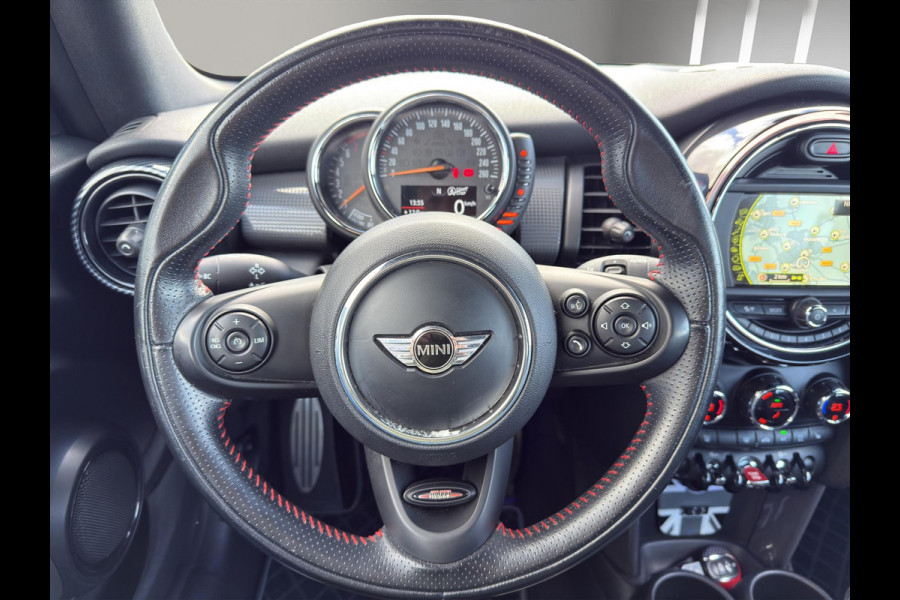 MINI Cabrio 1.5 Cooper Chili Serious Business JCW Chili pakket | Navigatie | Stoelverwarming | Airco (automatisch) | Parksensors |