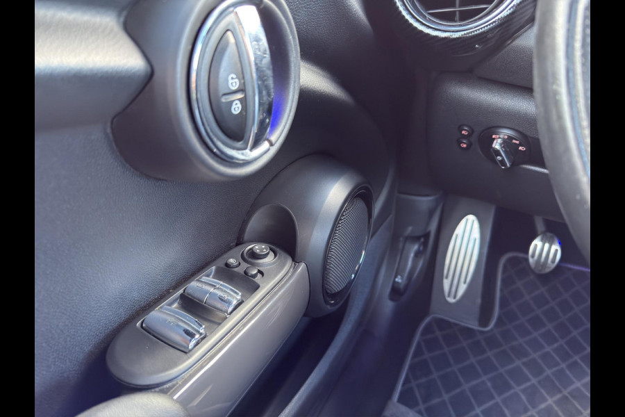 MINI Cabrio 1.5 Cooper Chili Serious Business JCW Chili pakket | Navigatie | Stoelverwarming | Airco (automatisch) | Parksensors |