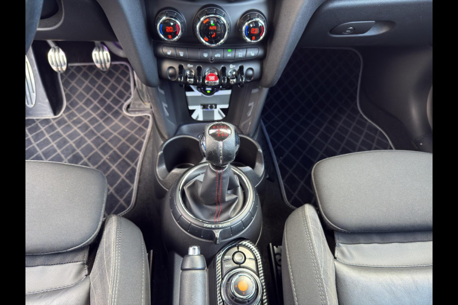 MINI Cabrio 1.5 Cooper Chili Serious Business JCW Chili pakket | Navigatie | Stoelverwarming | Airco (automatisch) | Parksensors |