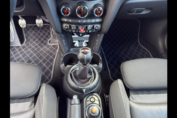 MINI Cabrio 1.5 Cooper Chili Serious Business JCW Chili pakket | Navigatie | Stoelverwarming | Airco (automatisch) | Parksensors |