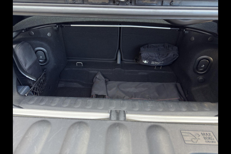 MINI Cabrio 1.5 Cooper Chili Serious Business JCW Chili pakket | Navigatie | Stoelverwarming | Airco (automatisch) | Parksensors |