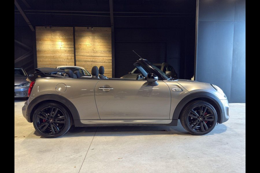 MINI Cabrio 1.5 Cooper Chili Serious Business JCW Chili pakket | Navigatie | Stoelverwarming | Airco (automatisch) | Parksensors |