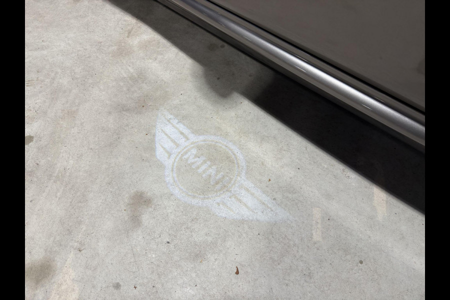 MINI Cabrio 1.5 Cooper Chili Serious Business JCW Chili pakket | Navigatie | Stoelverwarming | Airco (automatisch) | Parksensors |