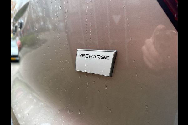 Volvo XC40 Recharge Core 70 kWh / Apple Carplay/Android Auto / 19" Velgen / Achteruitrijcamera /