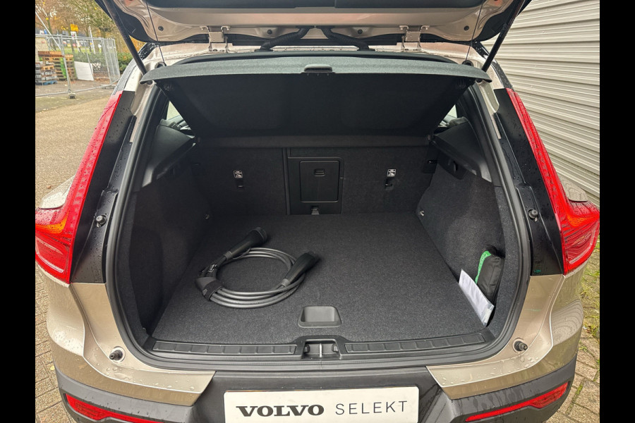 Volvo XC40 Recharge Core 70 kWh / Apple Carplay/Android Auto / 19" Velgen / Achteruitrijcamera /