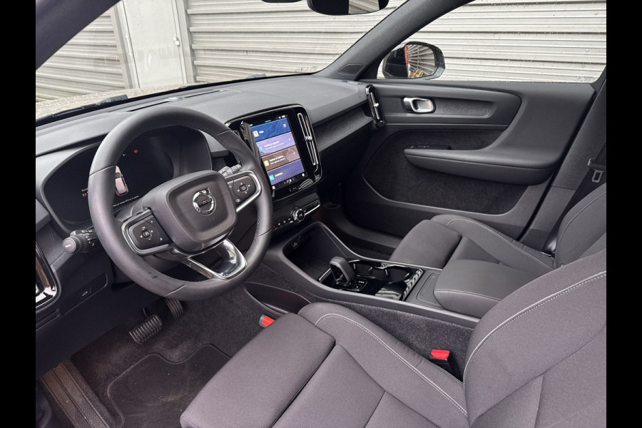 Volvo XC40 Recharge Core 70 kWh / Apple Carplay/Android Auto / 19" Velgen / Achteruitrijcamera /
