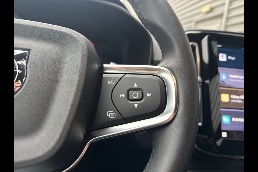 Volvo XC40 Recharge Core 70 kWh / Apple Carplay/Android Auto / 19" Velgen / Achteruitrijcamera /