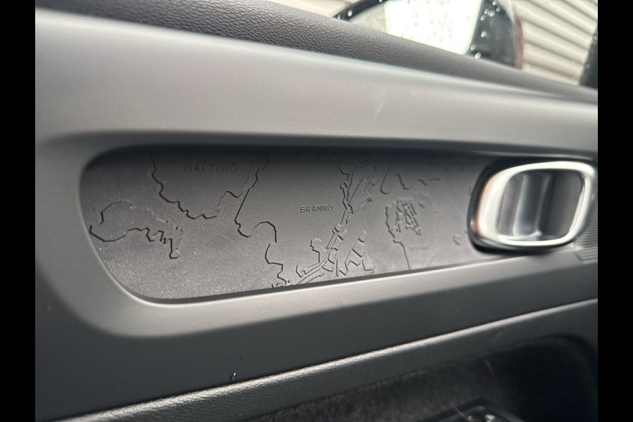 Volvo XC40 Recharge Core 70 kWh / Apple Carplay/Android Auto / 19" Velgen / Achteruitrijcamera /