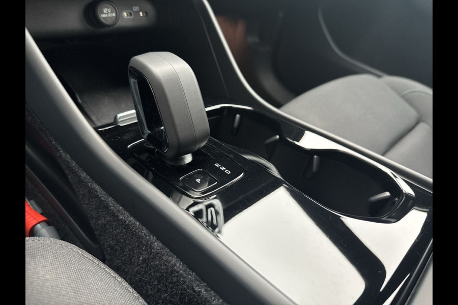 Volvo XC40 Recharge Core 70 kWh / Apple Carplay/Android Auto / 19" Velgen / Achteruitrijcamera /