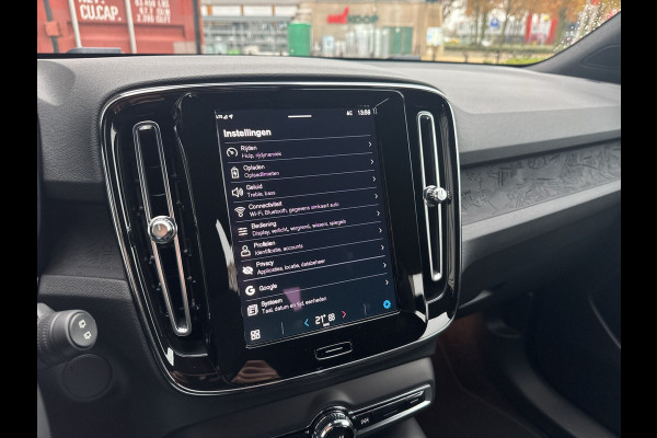Volvo XC40 Recharge Core 70 kWh / Apple Carplay/Android Auto / 19" Velgen / Achteruitrijcamera /