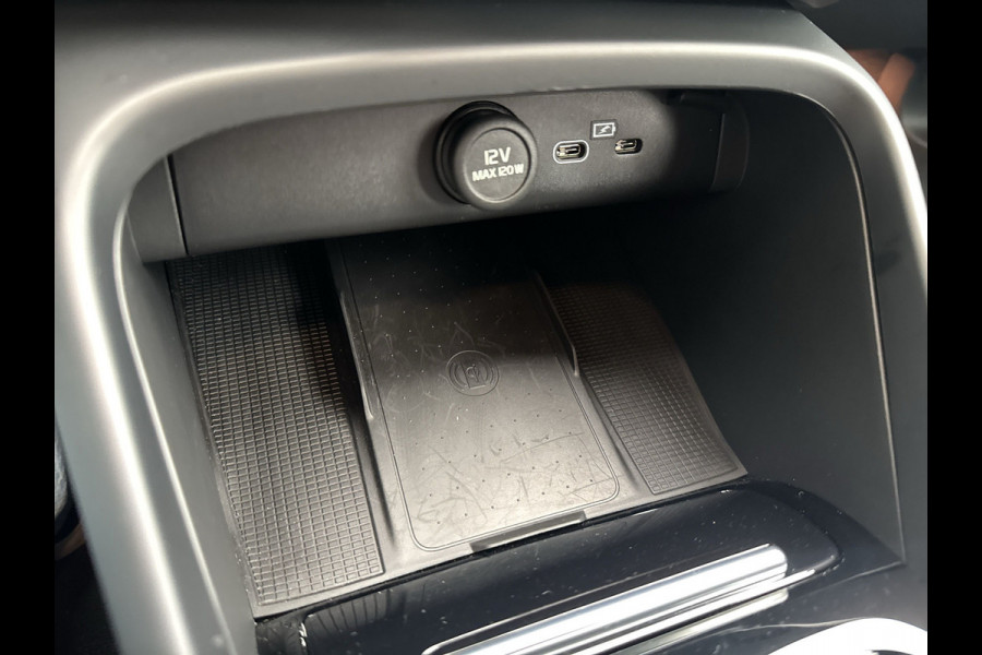Volvo XC40 Recharge Core 70 kWh / Apple Carplay/Android Auto / 19" Velgen / Achteruitrijcamera /