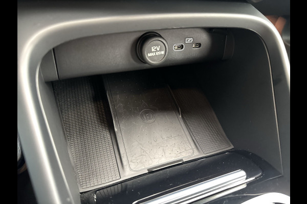Volvo XC40 Recharge Core 70 kWh / Apple Carplay/Android Auto / 19" Velgen / Achteruitrijcamera /