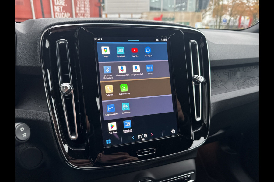 Volvo XC40 Recharge Core 70 kWh / Apple Carplay/Android Auto / 19" Velgen / Achteruitrijcamera /