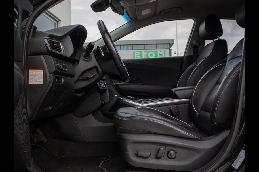 Kia e-Niro ExecutiveLine 64 kWh Stoelverwarming-/ventilatie | PDC voor & achter | Achteruitrijcamera | JBL | Stoelverwarming achter