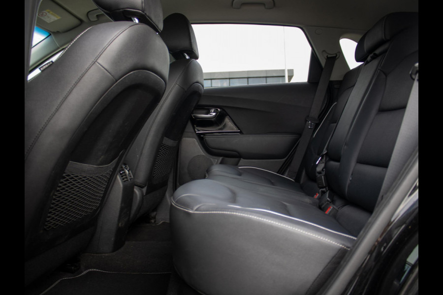 Kia e-Niro ExecutiveLine 64 kWh Stoelverwarming-/ventilatie | PDC voor & achter | Achteruitrijcamera | JBL | Stoelverwarming achter