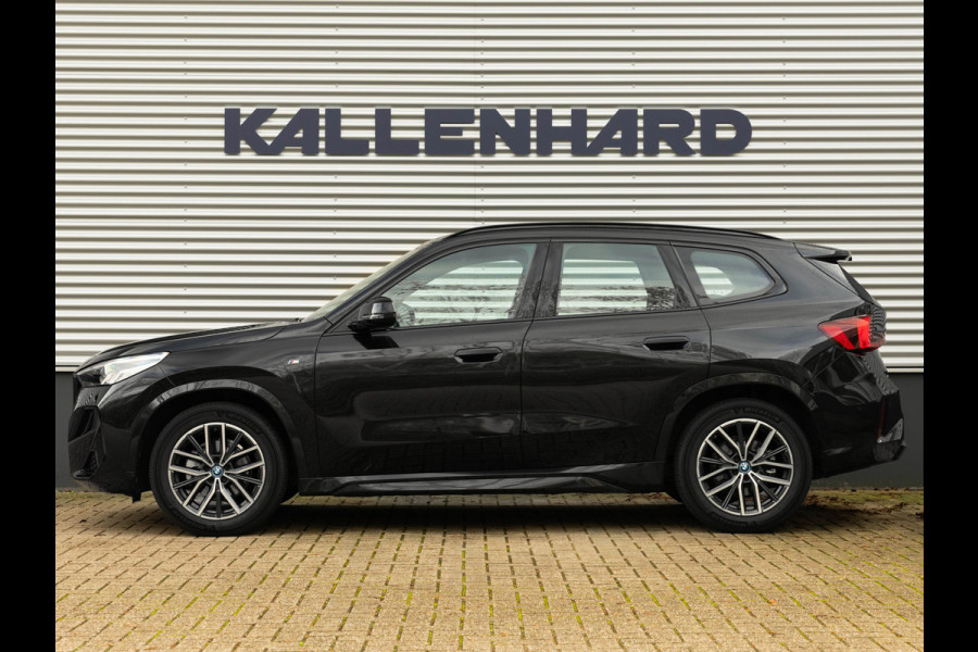 BMW iX1 eDrive20 M-Sport - Camera - Shadow Line - Adaptief Onderstel - Stoelverwarming
