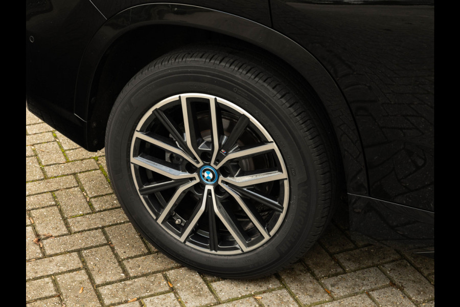 BMW iX1 eDrive20 M-Sport - Camera - Shadow Line - Adaptief Onderstel - Stoelverwarming