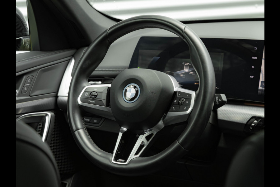 BMW iX1 eDrive20 M-Sport - Camera - Shadow Line - Adaptief Onderstel - Stoelverwarming