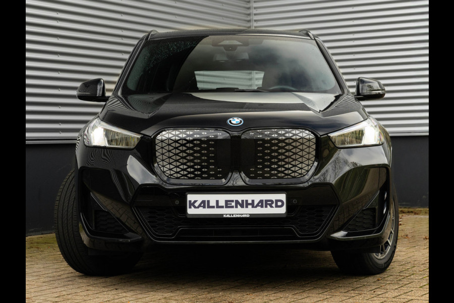BMW iX1 eDrive20 M-Sport - Camera - Shadow Line - Adaptief Onderstel - Stoelverwarming