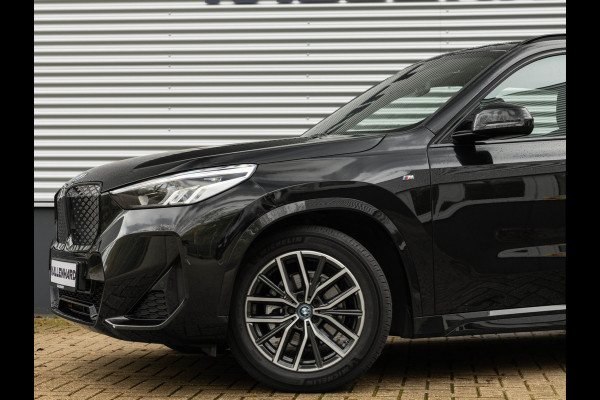 BMW iX1 eDrive20 M-Sport - Camera - Shadow Line - Adaptief Onderstel - Stoelverwarming
