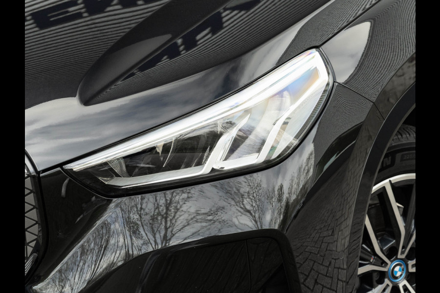 BMW iX1 eDrive20 M-Sport - Camera - Shadow Line - Adaptief Onderstel - Stoelverwarming