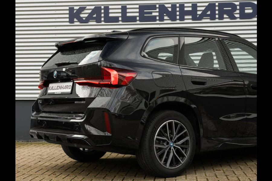 BMW iX1 eDrive20 M-Sport - Camera - Shadow Line - Adaptief Onderstel - Stoelverwarming