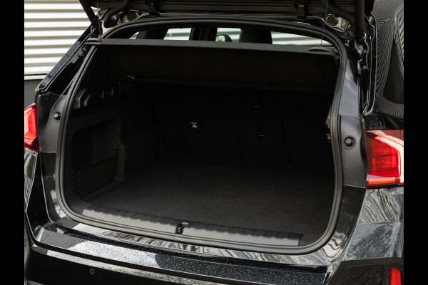 BMW iX1 eDrive20 M-Sport - Camera - Shadow Line - Adaptief Onderstel - Stoelverwarming