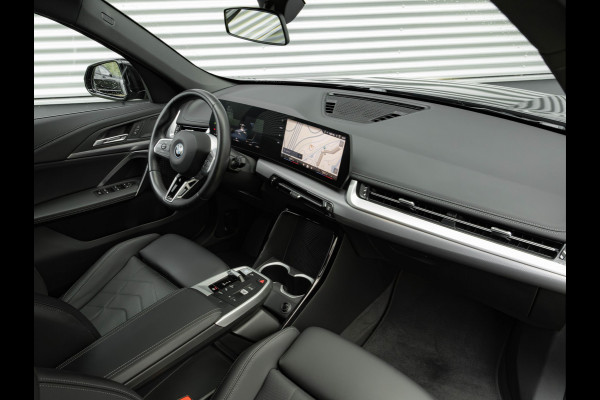 BMW iX1 eDrive20 M-Sport - Camera - Shadow Line - Adaptief Onderstel - Stoelverwarming