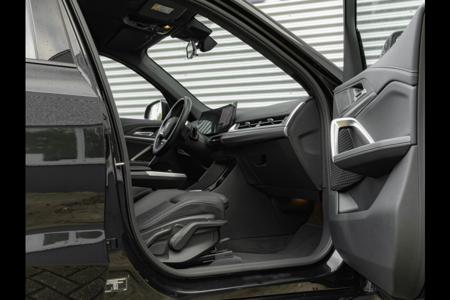 BMW iX1 eDrive20 M-Sport - Camera - Shadow Line - Adaptief Onderstel - Stoelverwarming