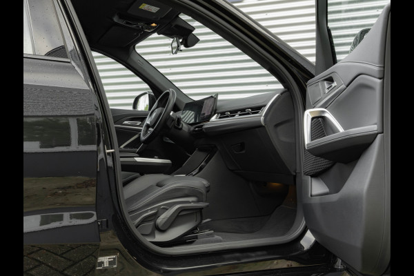 BMW iX1 eDrive20 M-Sport - Camera - Shadow Line - Adaptief Onderstel - Stoelverwarming