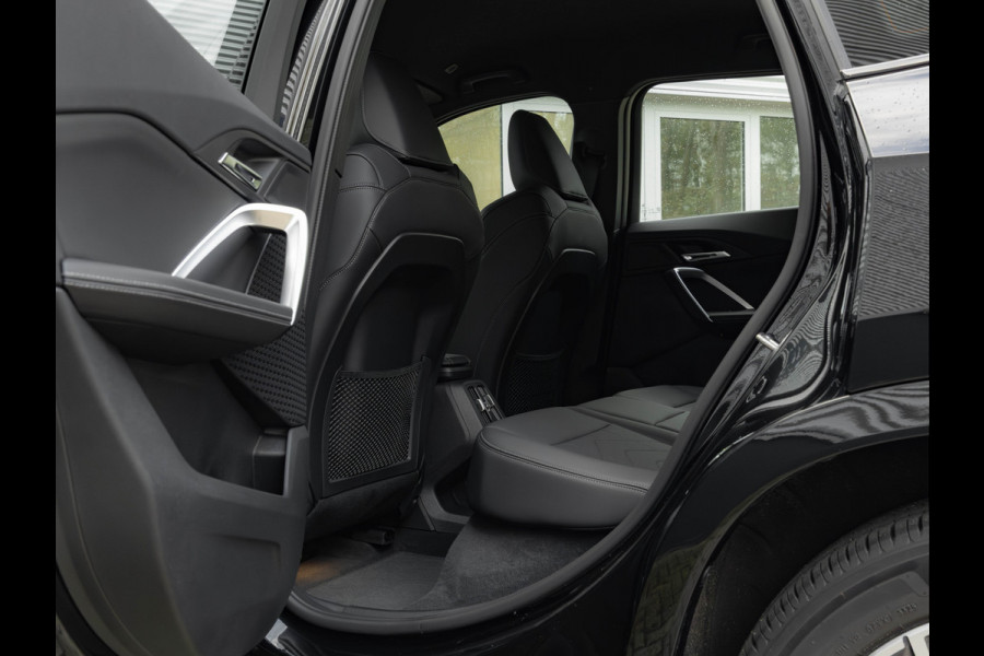BMW iX1 eDrive20 M-Sport - Camera - Shadow Line - Adaptief Onderstel - Stoelverwarming