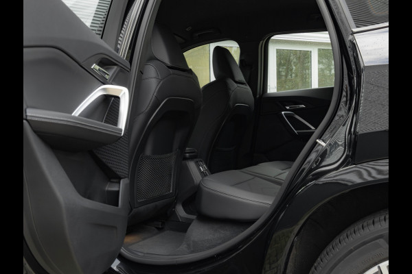 BMW iX1 eDrive20 M-Sport - Camera - Shadow Line - Adaptief Onderstel - Stoelverwarming