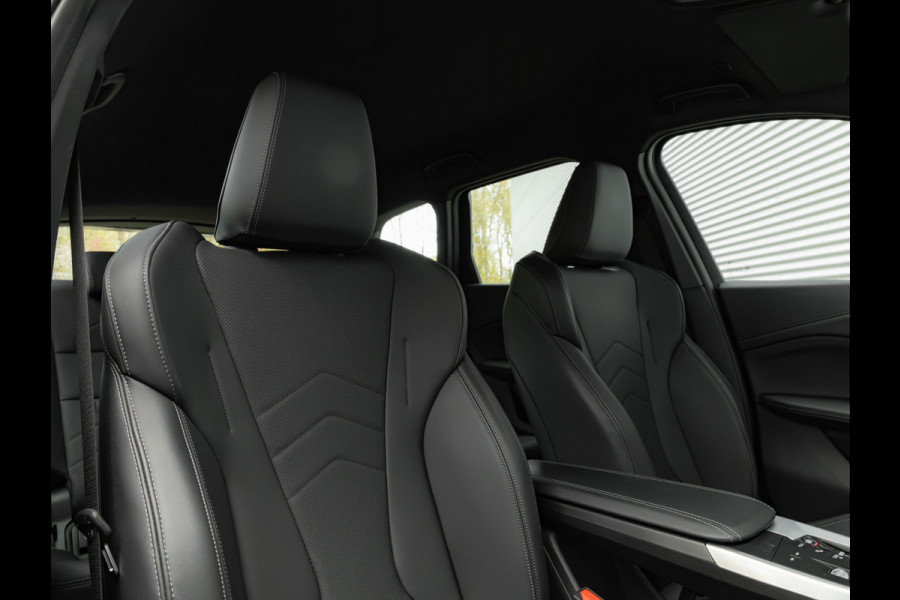 BMW iX1 eDrive20 M-Sport - Camera - Shadow Line - Adaptief Onderstel - Stoelverwarming