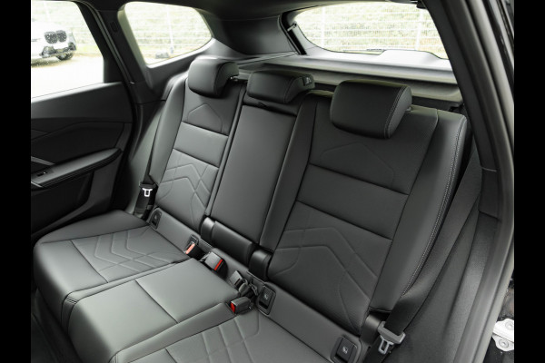 BMW iX1 eDrive20 M-Sport - Camera - Shadow Line - Adaptief Onderstel - Stoelverwarming