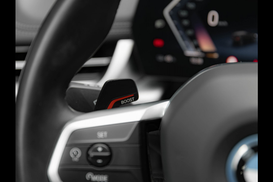 BMW iX1 eDrive20 M-Sport - Camera - Shadow Line - Adaptief Onderstel - Stoelverwarming