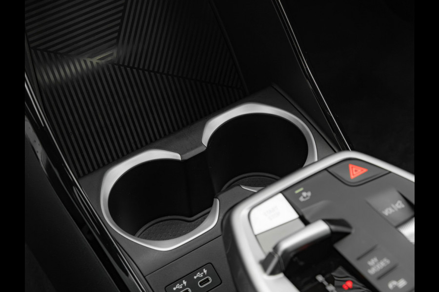 BMW iX1 eDrive20 M-Sport - Camera - Shadow Line - Adaptief Onderstel - Stoelverwarming