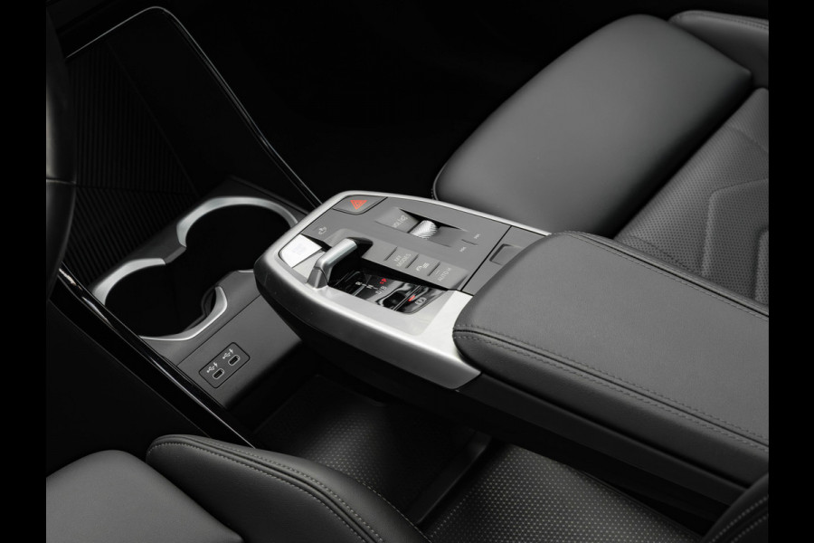 BMW iX1 eDrive20 M-Sport - Camera - Shadow Line - Adaptief Onderstel - Stoelverwarming