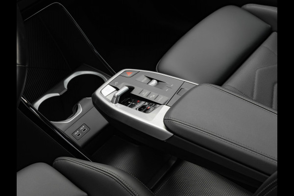 BMW iX1 eDrive20 M-Sport - Camera - Shadow Line - Adaptief Onderstel - Stoelverwarming