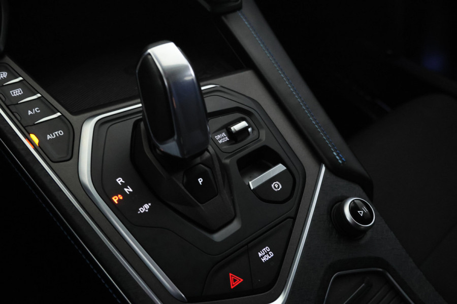 Lynk & Co 01 1.5 360 Camera, Apple carplay, Climate, Leer optioneel Lynk & Co 01 1.5 360 Camera, Apple carplay, Climate, Leer optioneel