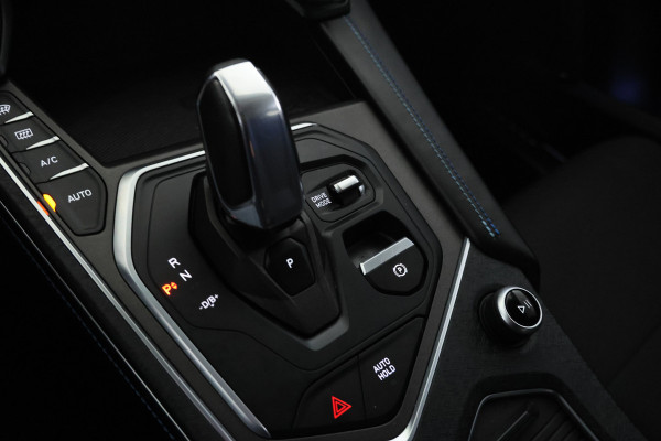 Lynk & Co 01 1.5 360 Camera, Apple carplay, Climate, Leer optioneel Lynk & Co 01 1.5 360 Camera, Apple carplay, Climate, Leer optioneel