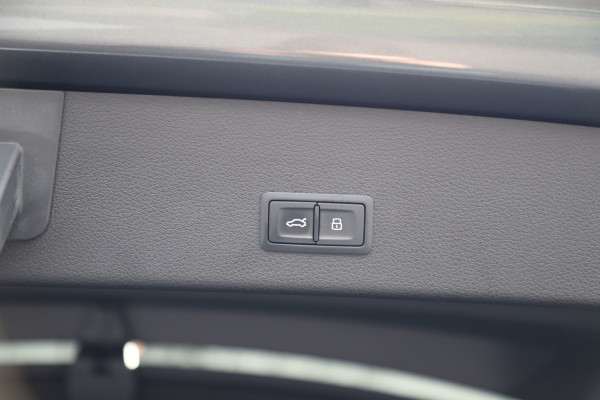Audi e-tron Sportback 55 S quattro 95 kWh | 408PK | Luchtvering | Head-up | Keyles-go | Sfeerverlichting | B&O | Matrix-led | S-Stoelen | Leder | 2020