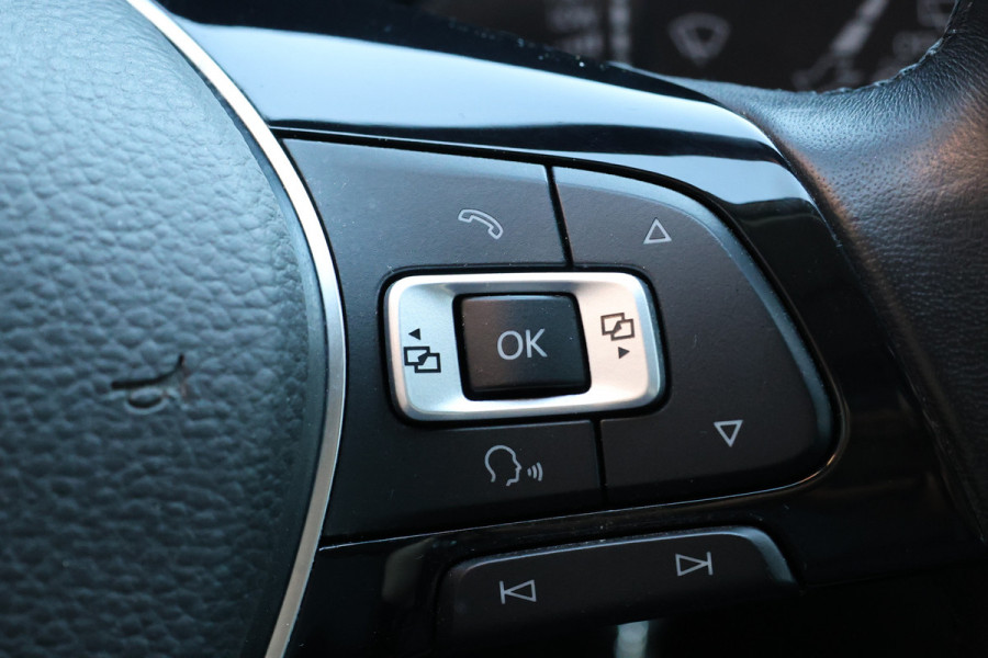 Volkswagen Caddy 2.0 TDI DSG Highline | CarPlay | Stoelverwarming | Camera | Navigatie | Climate control | Alarm klasse 4 | PDC  | Nieuwe APK | NAP Logisch