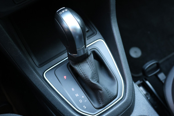 Volkswagen Caddy 2.0 TDI DSG Highline | CarPlay | Stoelverwarming | Camera | Navigatie | Climate control | Alarm klasse 4 | PDC  | Nieuwe APK | NAP Logisch