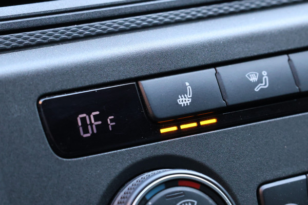 Volkswagen Caddy 2.0 TDI DSG Highline | CarPlay | Stoelverwarming | Camera | Navigatie | Climate control | Alarm klasse 4 | PDC  | Nieuwe APK | NAP Logisch