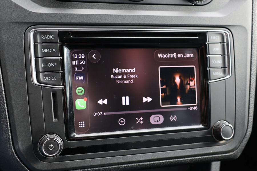 Volkswagen Caddy 2.0 TDI DSG Highline | CarPlay | Stoelverwarming | Camera | Navigatie | Climate control | Alarm klasse 4 | PDC  | Nieuwe APK | NAP Logisch
