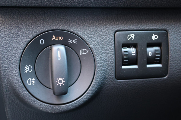 Volkswagen Caddy 2.0 TDI DSG Highline | CarPlay | Stoelverwarming | Camera | Navigatie | Climate control | Alarm klasse 4 | PDC  | Nieuwe APK | NAP Logisch