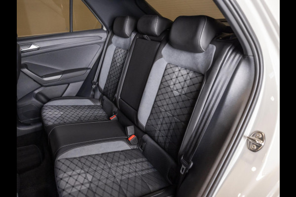 Volkswagen T-Roc 1.5 TSI R-Line / 150pk / Stoelverwarming / Achteruitrij camera / Dodehoek sensor / Volkswagen T-Roc 1.5 TSI R-Line / 150pk / Stoelverwarming / Achteruitrij camera / Dodehoek sensor /