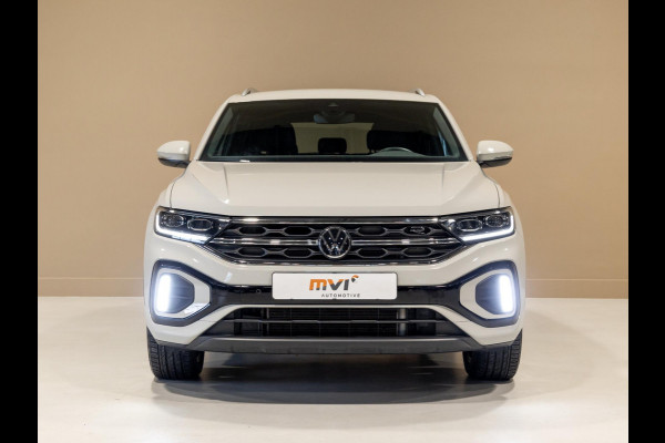 Volkswagen T-Roc 1.5 TSI R-Line / 150pk / Stoelverwarming / Achteruitrij camera / Dodehoek sensor / Volkswagen T-Roc 1.5 TSI R-Line / 150pk / Stoelverwarming / Achteruitrij camera / Dodehoek sensor /